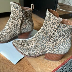 Dolce Vita Sammy leopard bootie